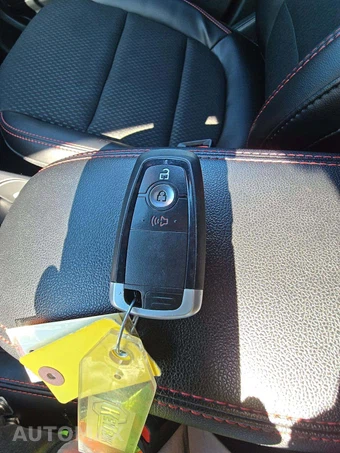 2025 Ford Escape ST-Line - miniatura 8