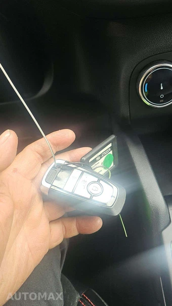 2025 Ford Escape ST-Line - miniatura 18