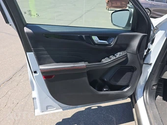 2025 Ford Escape ST-Line Select - miniatura 9