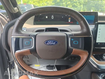 2025 Ford Expedition MAX King Ranch - miniatura 10