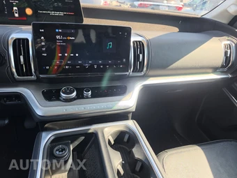 2025 Ford Expedition MAX Platinum - miniatura 11
