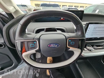 2025 Ford Expedition MAX Platinum - miniatura 10