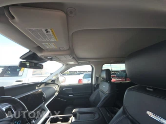 2025 Ford Expedition MAX Platinum - miniatura 17