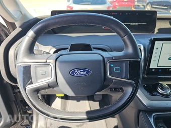 2025 Ford Expedition MAX Platinum - miniatura 10