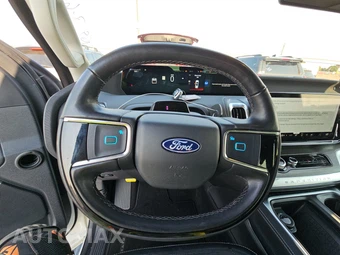 2025 Ford Expedition MAX Platinum - miniatura 10