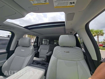 2025 Ford Expedition MAX Platinum - miniatura 11