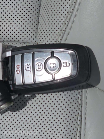2025 Ford Expedition MAX Platinum - miniatura 8