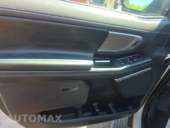 2025 Ford Expedition Platinum - miniatura 9