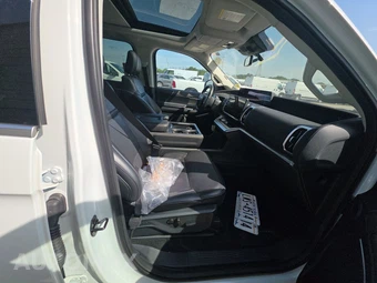 2025 Ford Expedition Platinum - miniatura 8