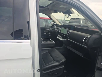 2025 Ford Expedition Platinum - miniatura 8