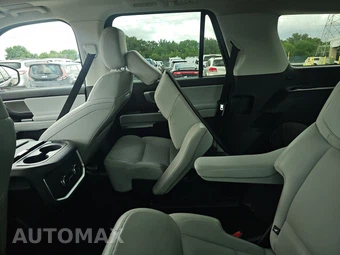 2025 Ford Expedition Platinum - miniatura 9