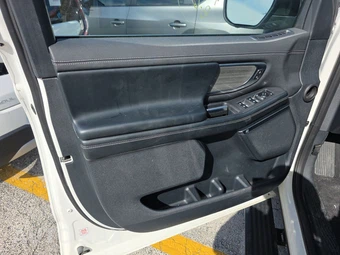 2025 Ford Expedition Platinum - miniatura 9