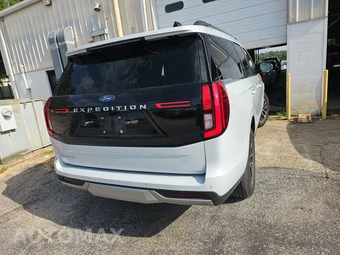 2025 Ford Expedition Platinum - miniatura 4