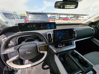 2025 Ford Expedition Platinum - miniatura 11