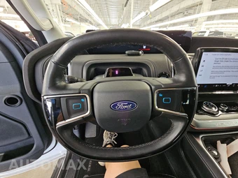2025 Ford Expedition Platinum - miniatura 10
