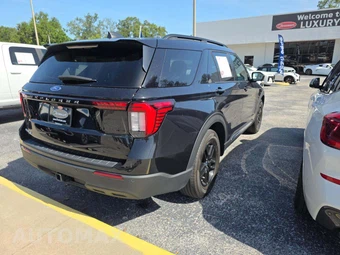 2025 Ford Explorer Active - miniatura 3