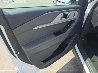 2025 Ford Explorer Active - miniatura 9