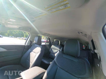 2025 Ford Explorer Active - miniatura 8