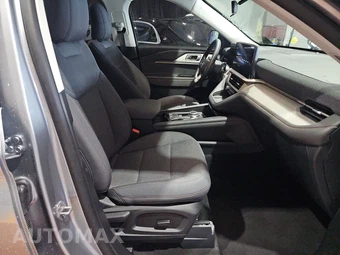2025 Ford Explorer Active - miniatura 8
