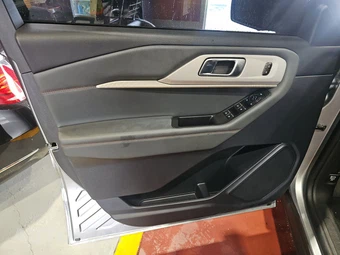 2025 Ford Explorer Active - miniatura 9