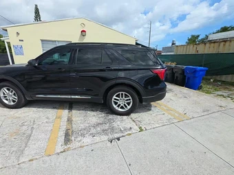 2025 Ford Explorer Active - miniatura 3