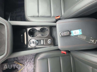 2025 Ford Explorer Active - miniatura 8