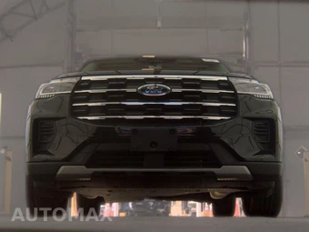 2025 Ford Explorer Active - miniatura 3