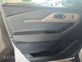 2025 Ford Explorer Active - miniatura 15