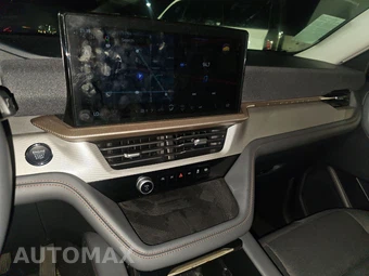 2025 Ford Explorer Active - miniatura 17