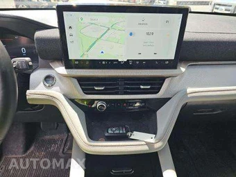 2025 Ford Explorer Active - miniatura 10
