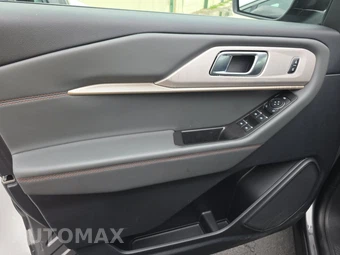 2025 Ford Explorer Active - miniatura 9