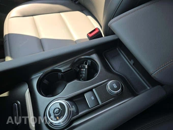2025 Ford Explorer Active - miniatura 8
