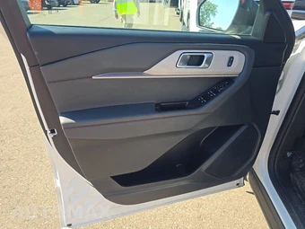 2025 Ford Explorer Active - miniatura 9