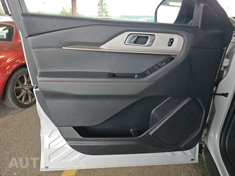 2025 Ford Explorer Active - miniatura 9