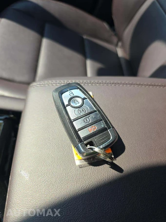 2025 Ford Explorer Platinum - miniatura 8