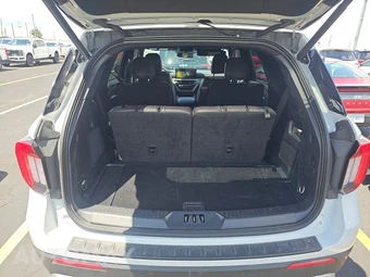 2025 Ford Explorer Platinum - miniatura 17