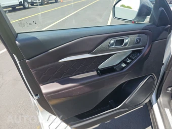 2025 Ford Explorer Platinum - miniatura 9
