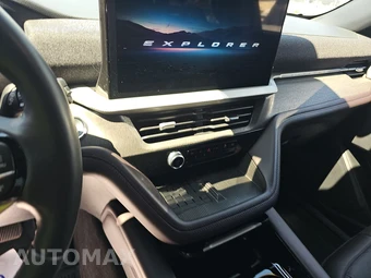 2025 Ford Explorer Platinum - miniatura 11