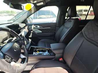 2025 Ford Explorer Platinum - miniatura 7
