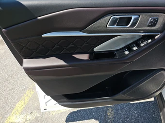 2025 Ford Explorer Platinum - miniatura 9