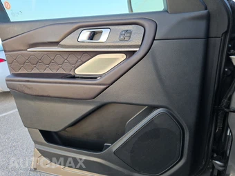 2025 Ford Explorer Platinum - miniatura 9