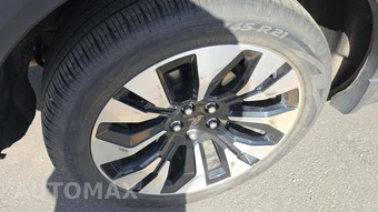 2025 Ford Explorer Platinum - miniatura 22