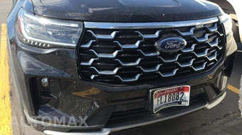 2025 Ford Explorer Platinum - miniatura 24
