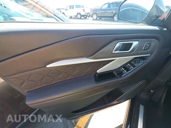 2025 Ford Explorer Platinum - miniatura 9
