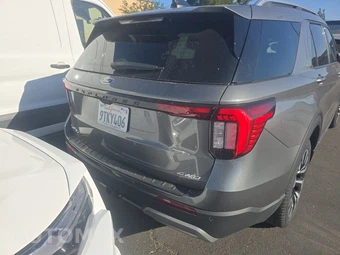 2025 Ford Explorer Platinum - miniatura 5