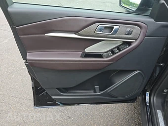 2025 Ford Explorer Platinum - miniatura 9