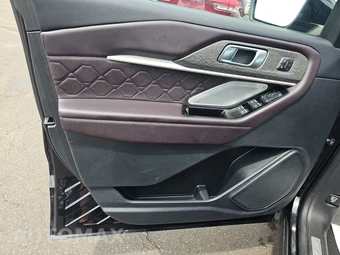 2025 Ford Explorer Platinum - miniatura 9