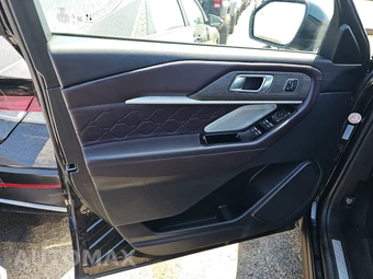 2025 Ford Explorer Platinum - miniatura 9