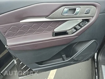 2025 Ford Explorer Platinum - miniatura 9