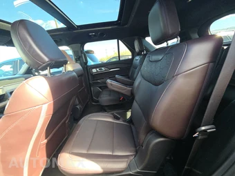 2025 Ford Explorer Platinum - miniatura 13